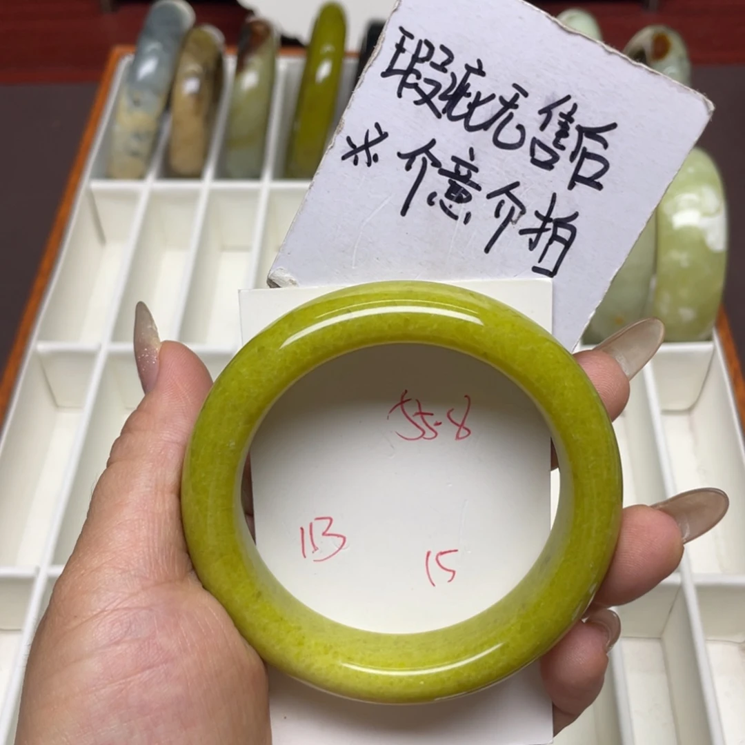 蛇纹石玉未镶嵌手镯