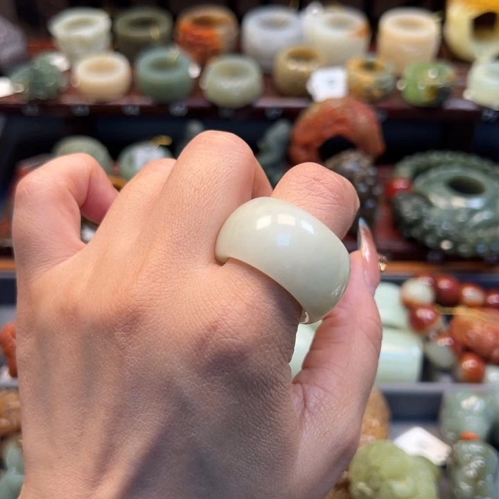 蛇纹石玉未镶嵌戒指内径21 宽轮胎