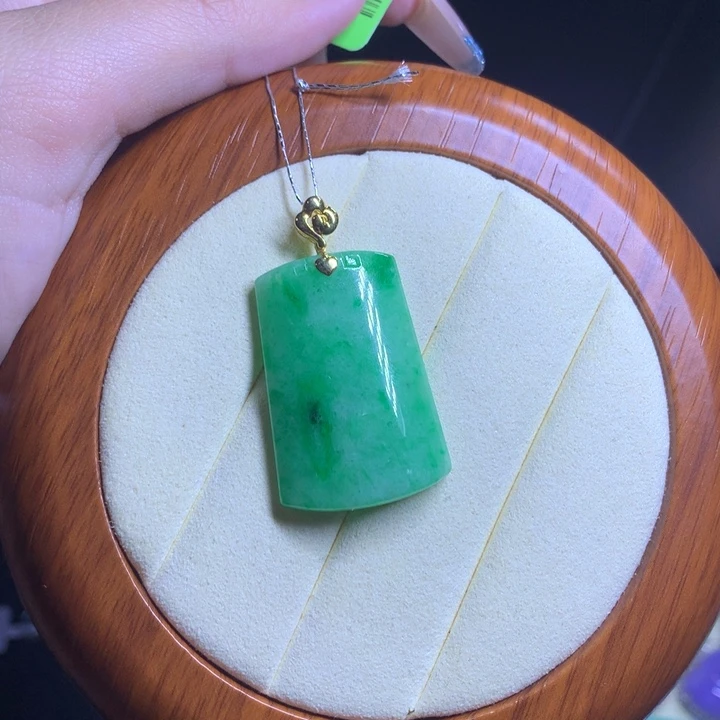 颈饰18K金镶嵌翡翠天然