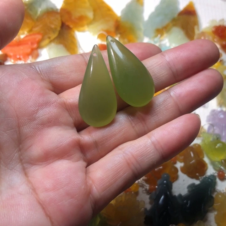 未镶嵌蛇纹石玉耳坠