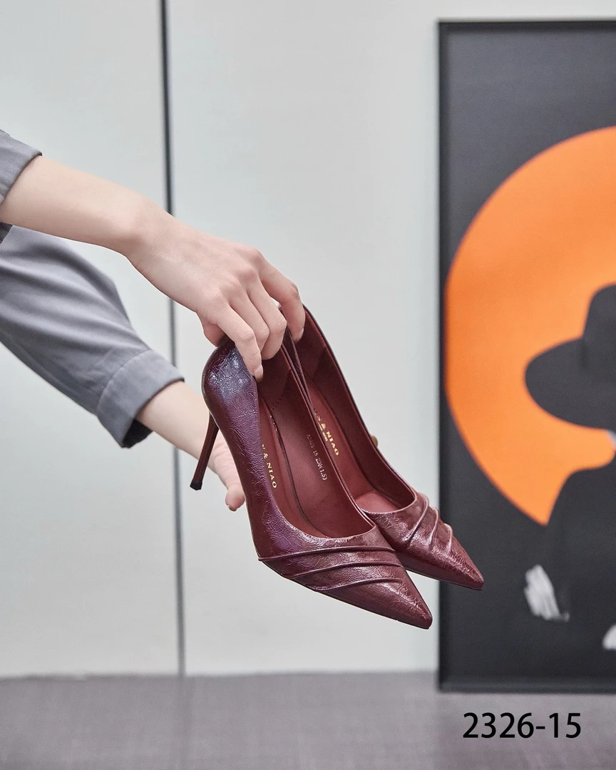 2326-15褶皱细跟红色高跟鞋女设计感软皮尖头2025年新款优雅百搭