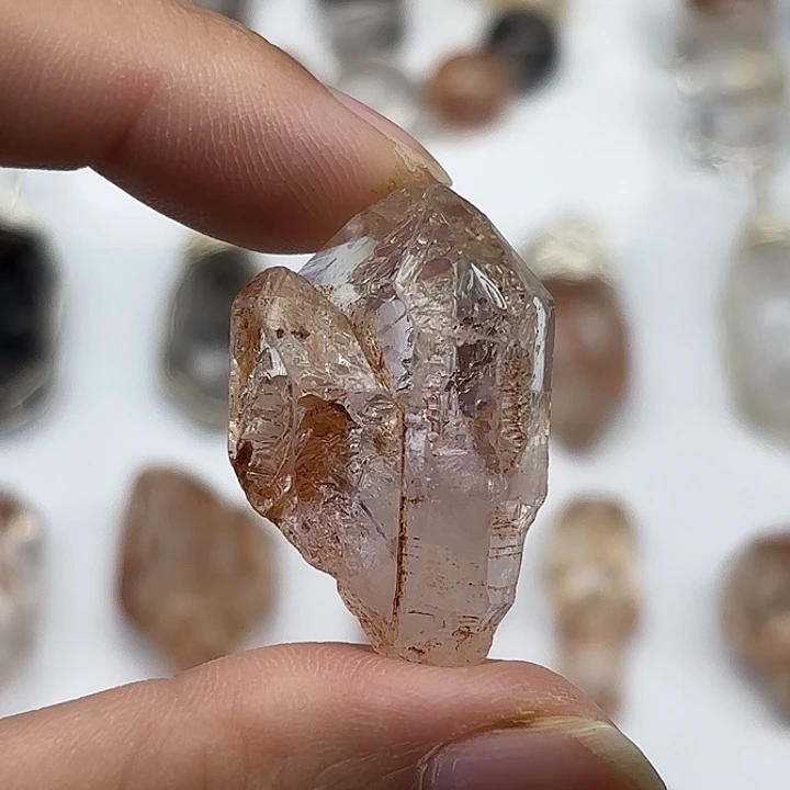 颈饰水晶未镶嵌巴基斯坦红泥闪灵钻34mm+