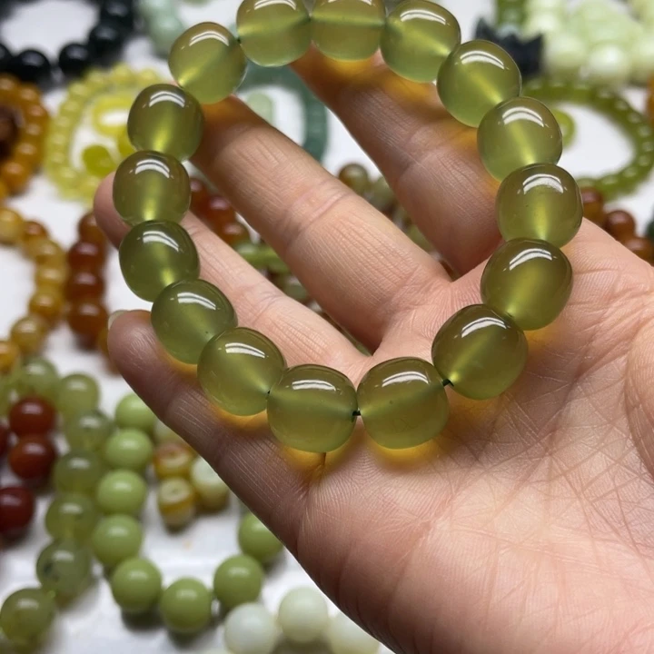 蛇纹石玉手串未镶嵌雪**花