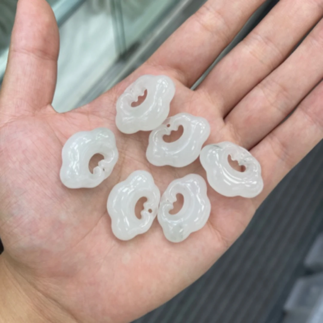 【天山翠祥云锁吊坠饱满】天然冰底飘翠款圆润饱满【多样性发一赠绳】