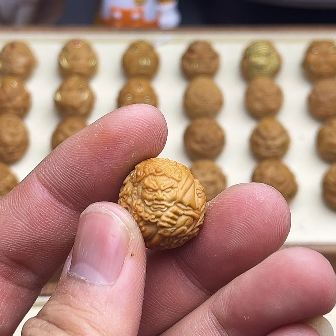 猴头核桃吊坠财宝天王18