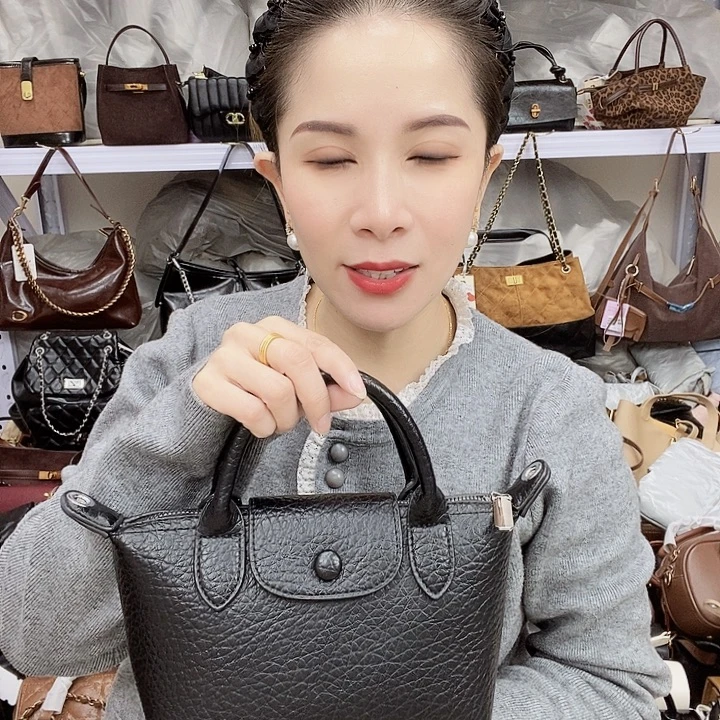 蚕丝小牛剖层皮革PU