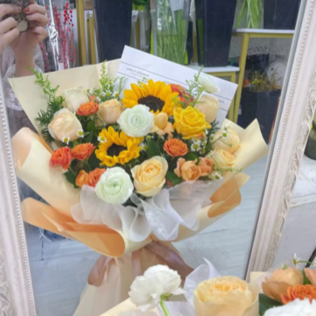 2朵向日葵9枝香槟向日葵搭配芭比橙泡泡和洋甘菊