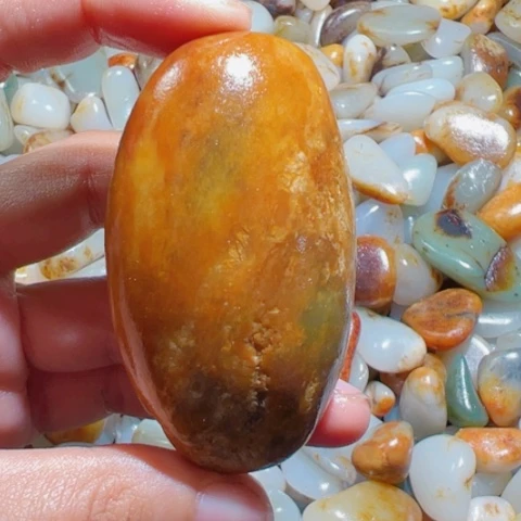 和田玉未镶嵌珠宝奇石110克