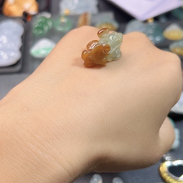颈饰未镶嵌翡翠貔貅