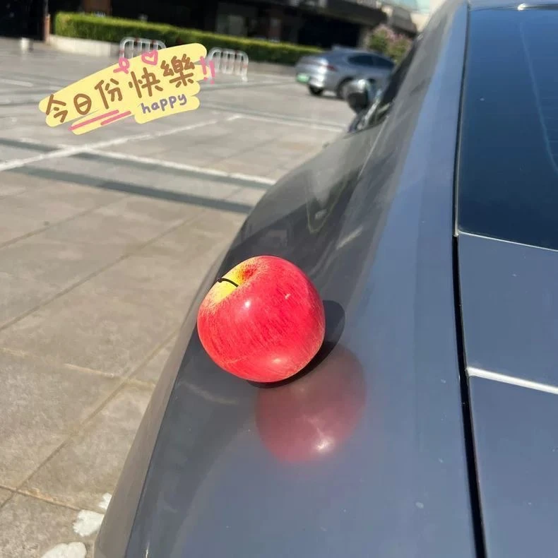 萌趣仿真苹果水果汽车挂饰摆件电动车大屏导航车载中控台装饰品