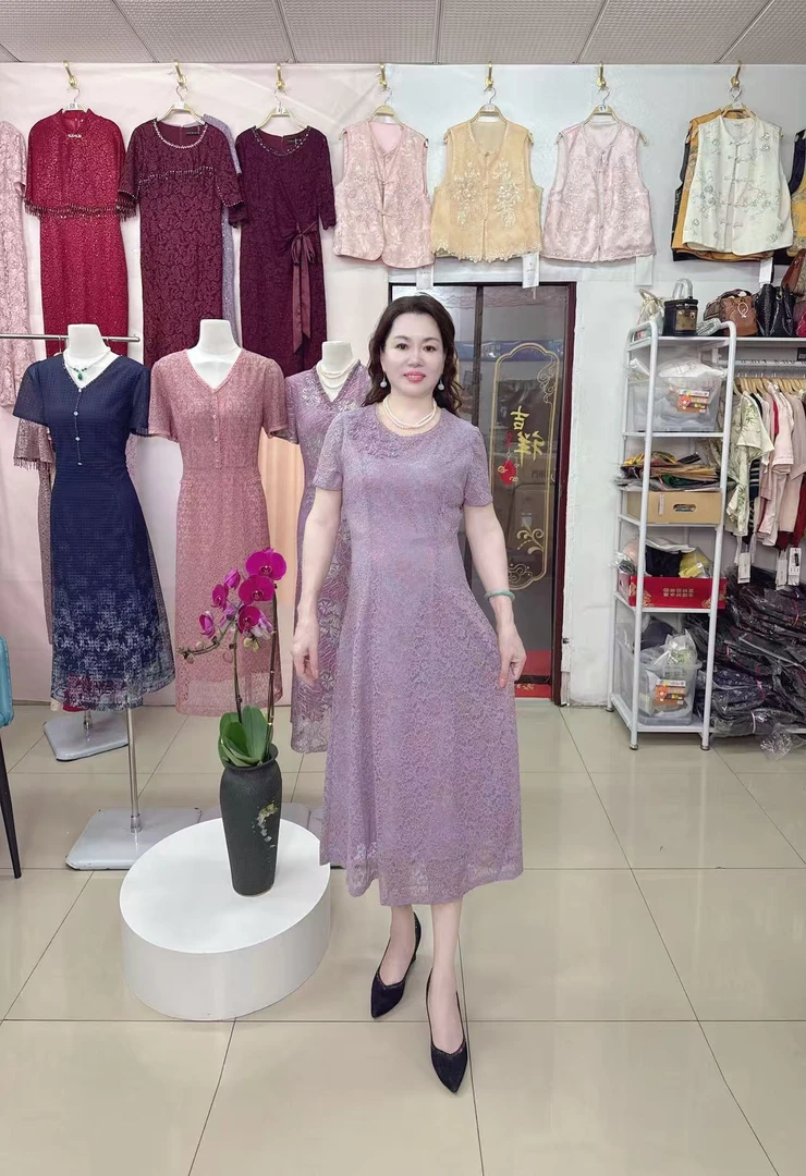 妈妈装裙子高端2025新款贵妇气质奢华中年妈妈显瘦连衣裙女蕾丝