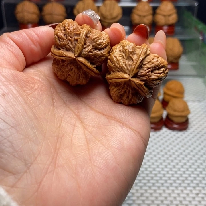文玩核桃把件16小磐石三棱