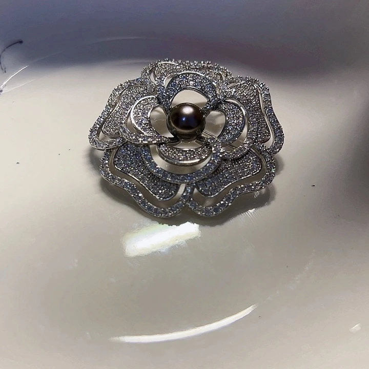 未镶嵌海水珍珠胸针