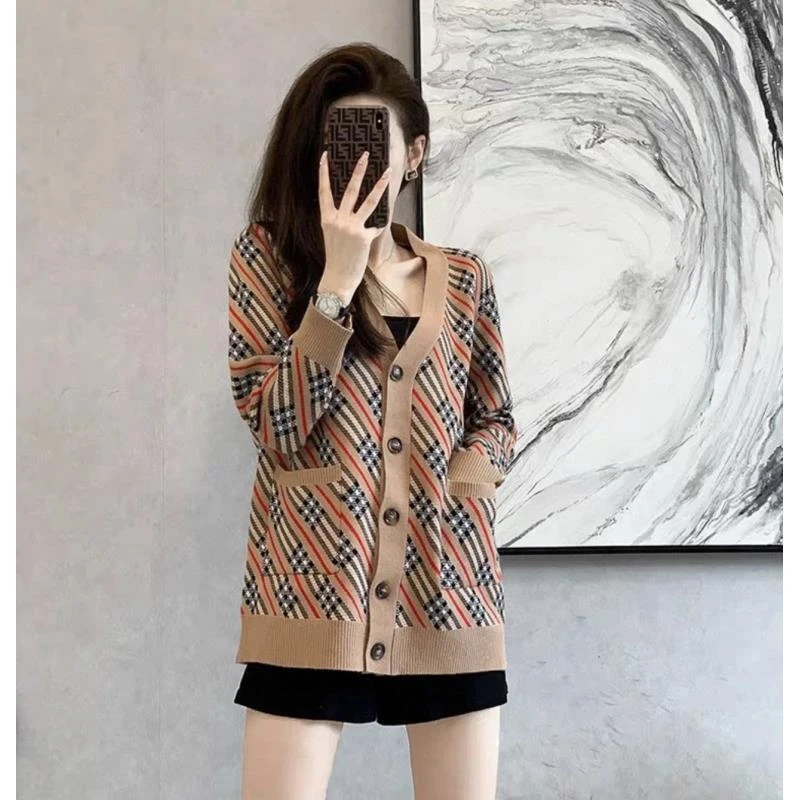 99新 BURBERRY/博柏利  pp815 美丽诺羊毛 经典斜纹满印针织开衫