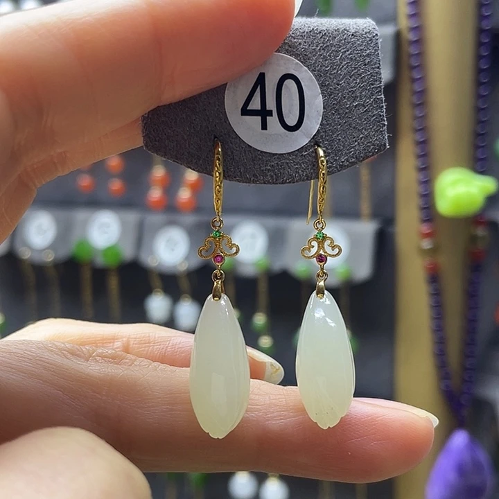 和田玉18K金镶嵌耳饰