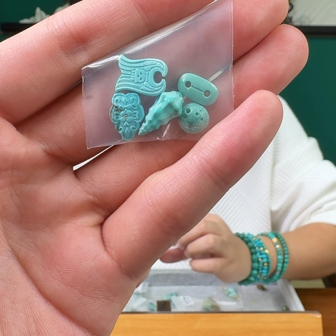 绿松石未镶嵌珠宝奇石