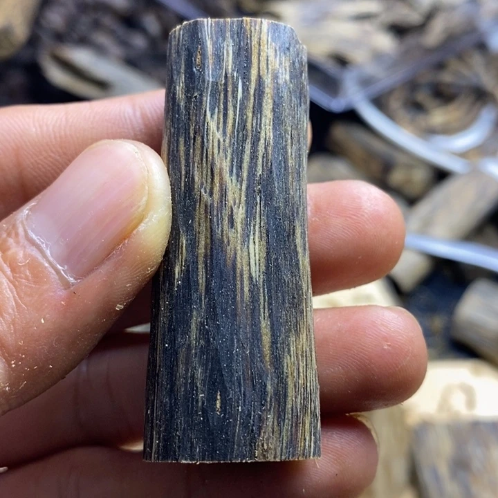 吊坠沉香克重13克