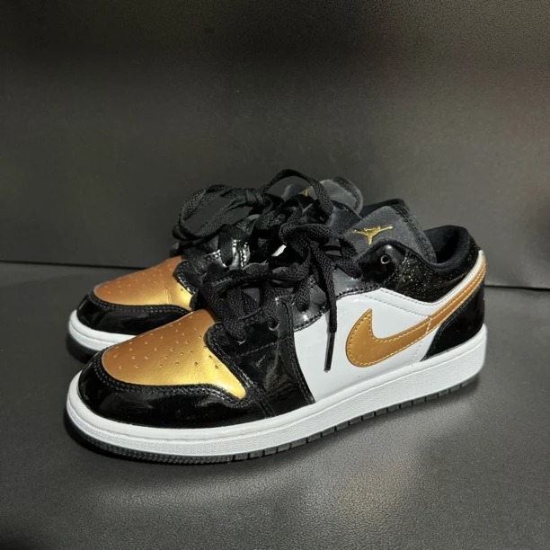 95新 AIR JORDAN 39码/aj1 黑金脚趾 低帮板鞋