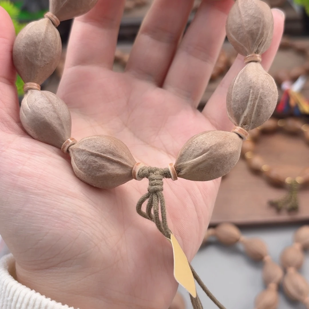 橄榄核吊坠鲨鱼背