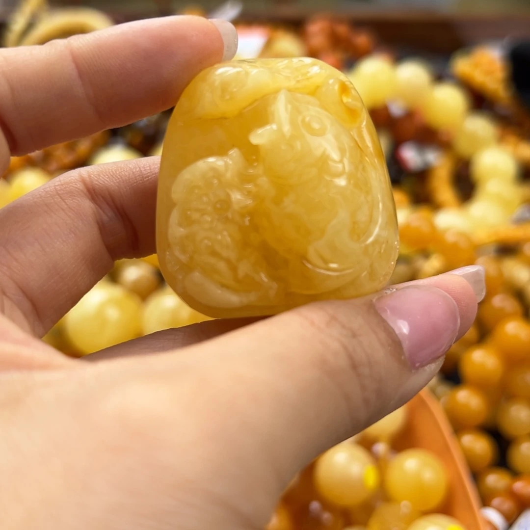 未镶嵌琥珀珠宝奇石