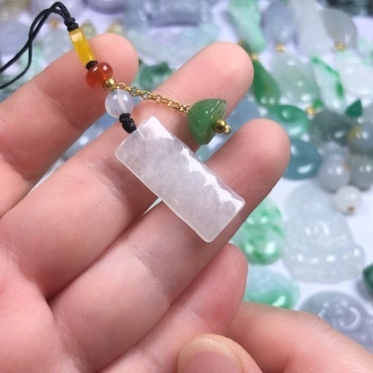 翡翠未镶嵌颈饰竹节