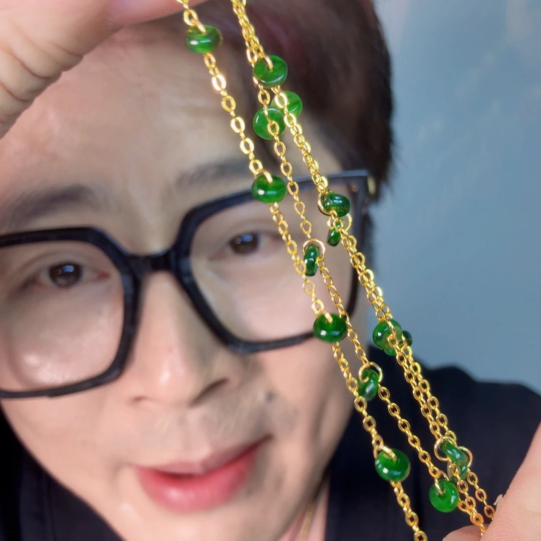 翡翠未镶嵌颈饰一件