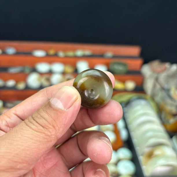 和田玉天地红糖平安扣吊坠挂件挂坠