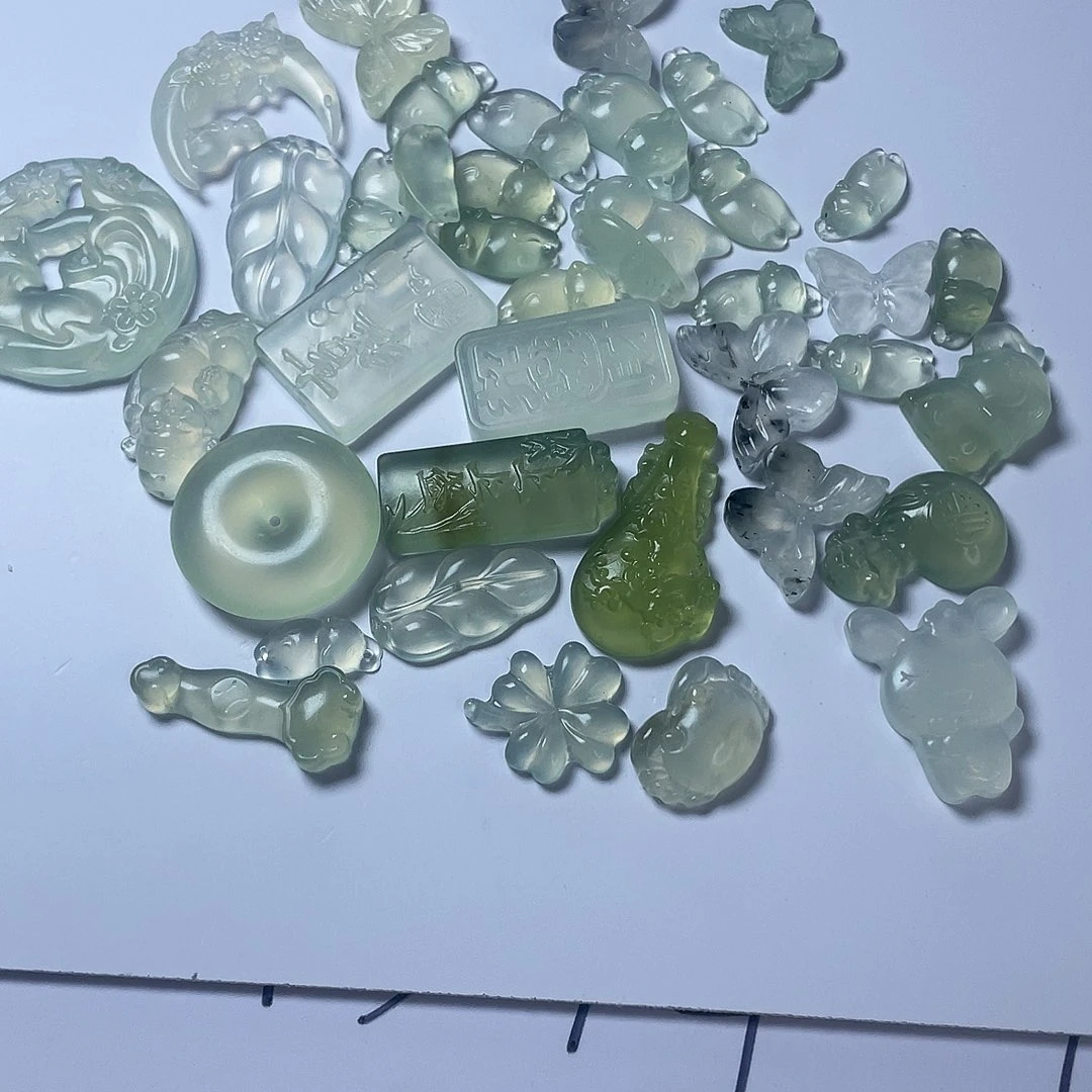 合金蛇纹石玉颈饰E****哥