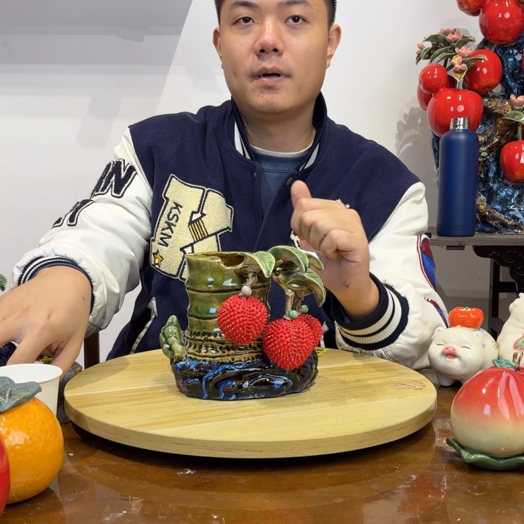 陶瓷笔筒荔枝摆件