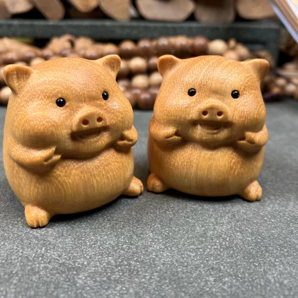 黄金檀吉祥小猪摆件一对