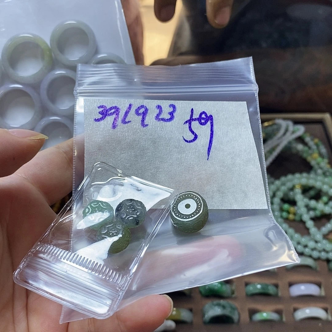 未镶嵌定制翡翠A****?