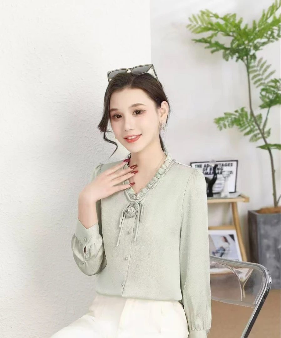 2025春装新款雪纺衬衫女减龄显瘦v领木耳边系带花朵单排扣衬衣