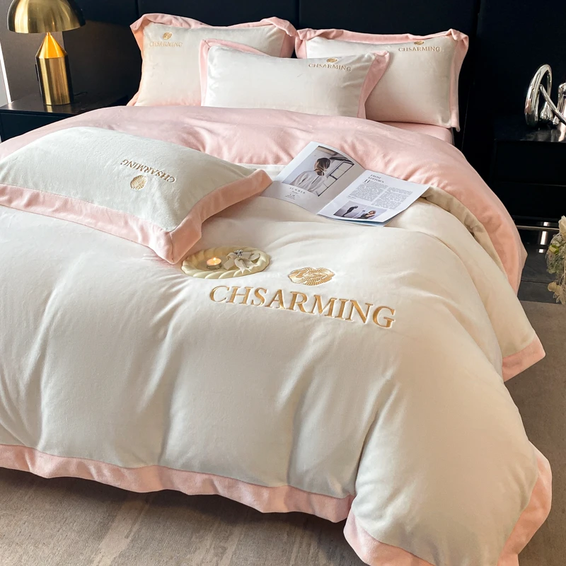 富安娜宽边拼角纯色牛奶绒高密消光四件套双拼绣花双面床单被套