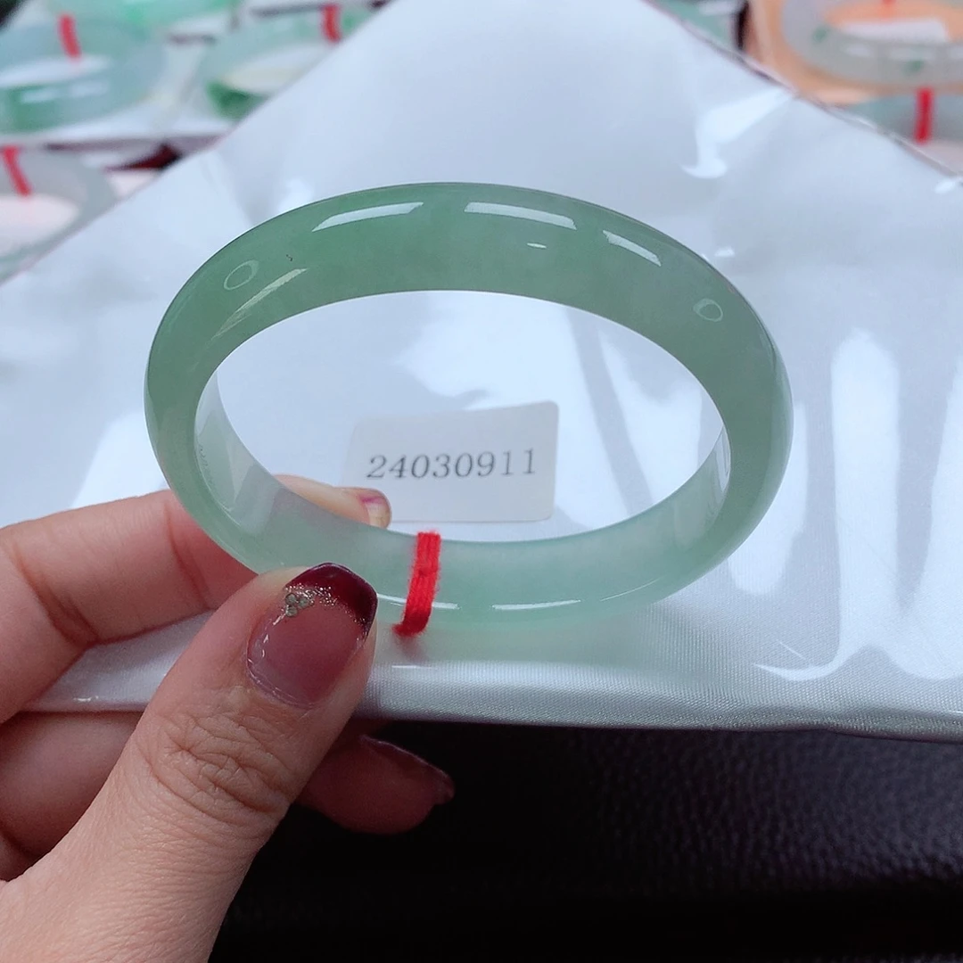 翡翠手镯（贵妃镯）未镶嵌