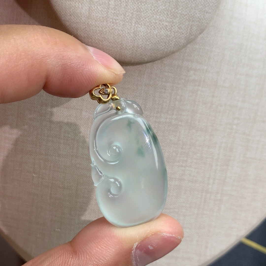 颈饰未镶嵌翡翠平安扣