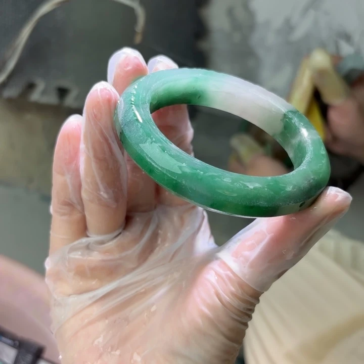 Y***I未镶嵌手镯石英质玉（非洲翠）定制