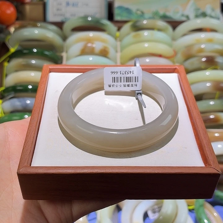 1***y和田玉未镶嵌手镯54