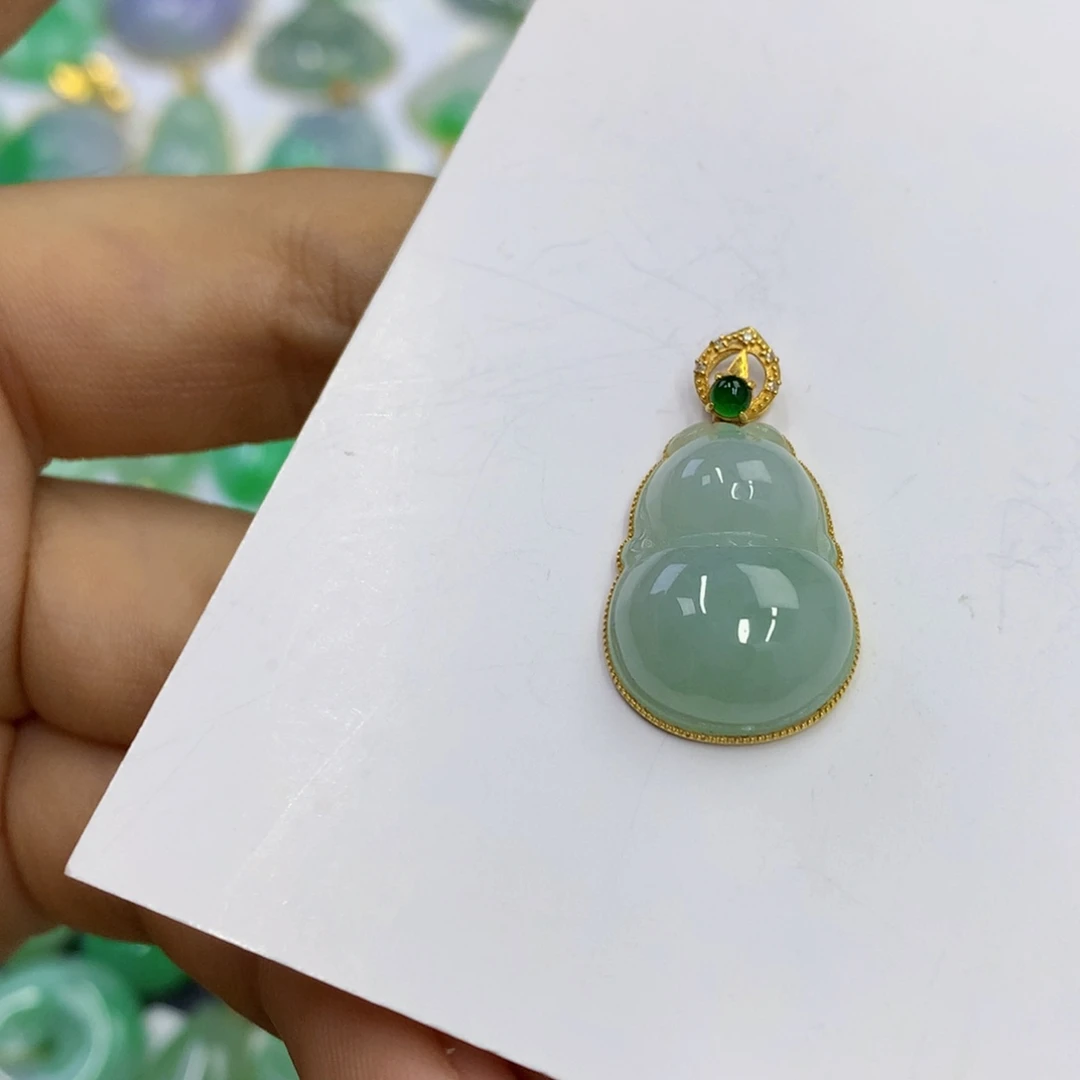 翡翠18K金镶嵌颈饰翡翠