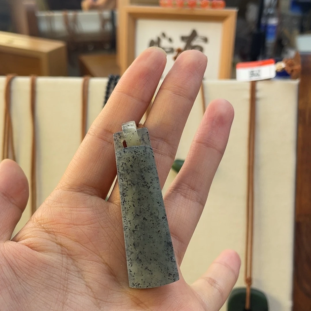 【闪购商品】和田玉未镶嵌颈饰琳****?