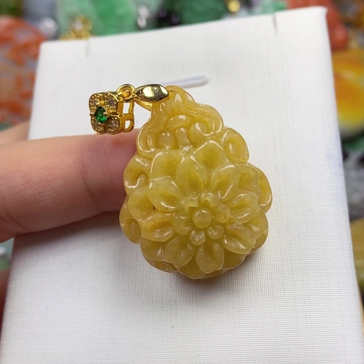 翡翠未镶嵌吊坠(赠链)