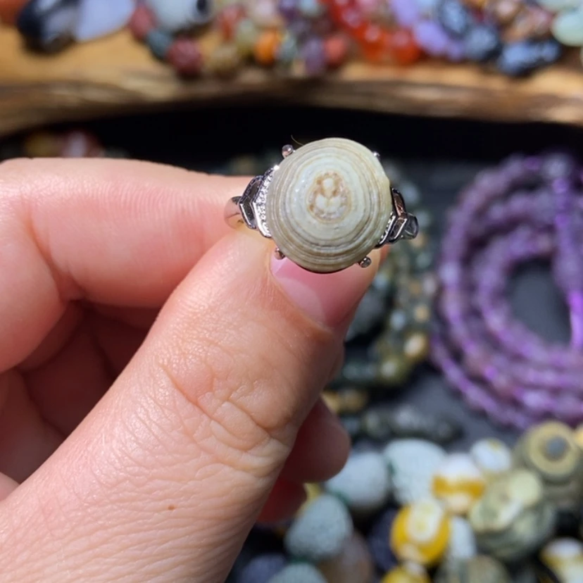 【闪购商品】石材眼睛坐佛