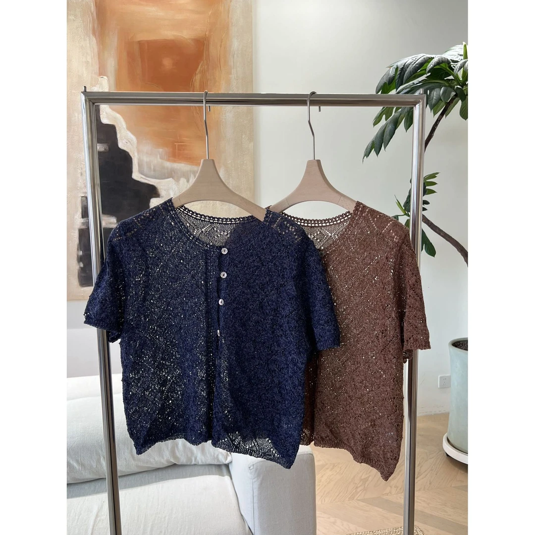 Mozch 亚M混纺细腻镂空钩花贝壳扣金银丝针织开衫52001