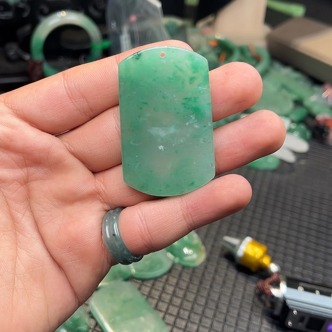 石英质玉（非洲翠）未镶嵌手链