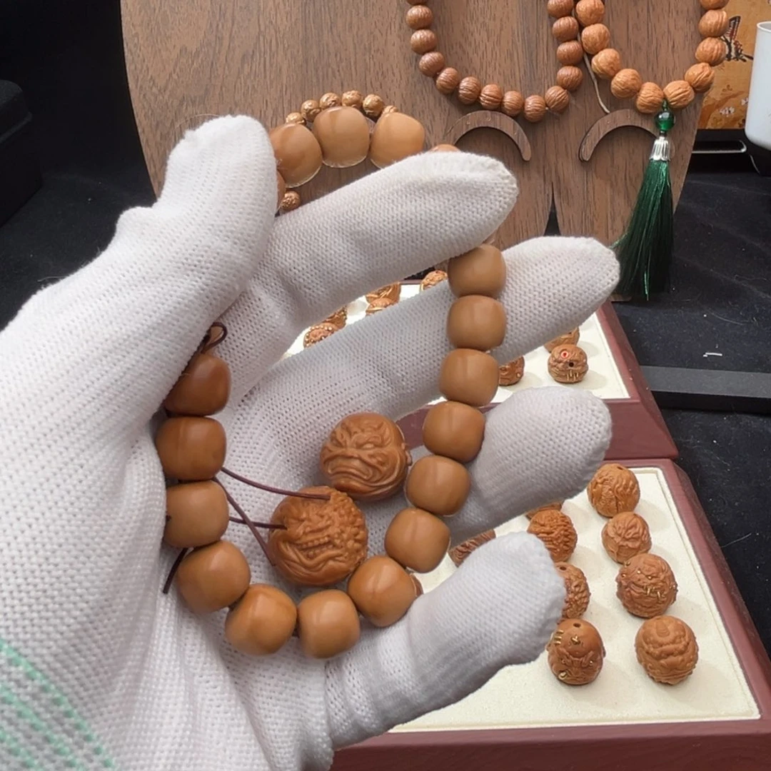 白***纯猴头核桃吊坠老型。 六目。小丑