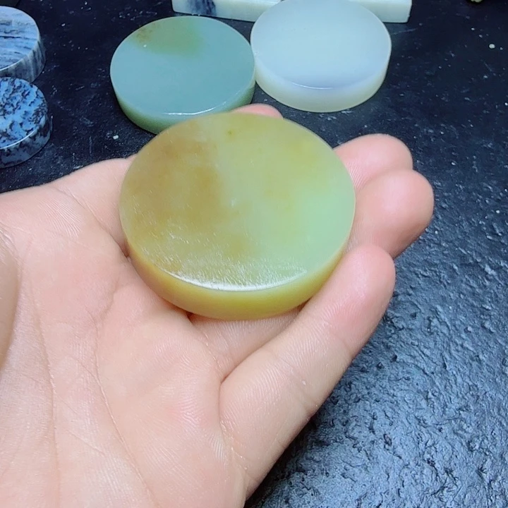 和田玉（糖玉）未镶嵌珠宝奇石希*