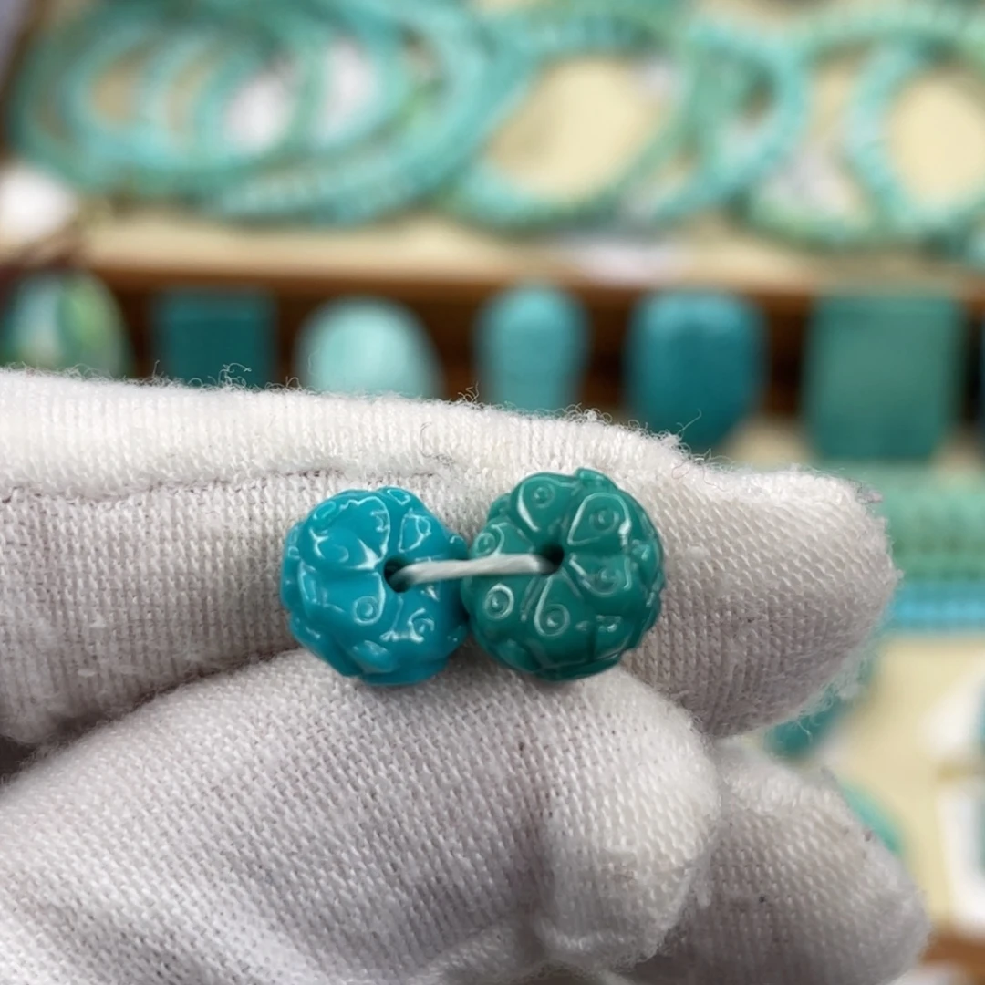 绿松石未镶嵌颈饰