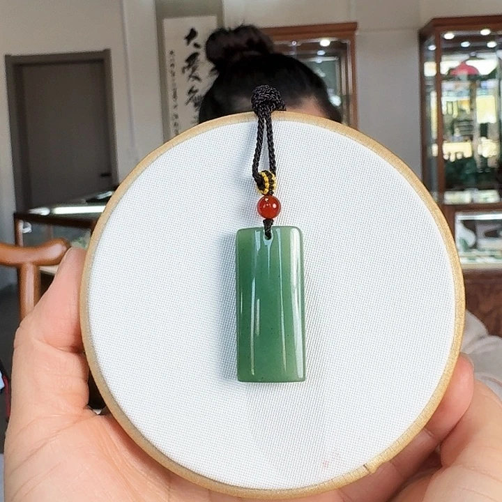 密玉（石英质玉）吊坠合金