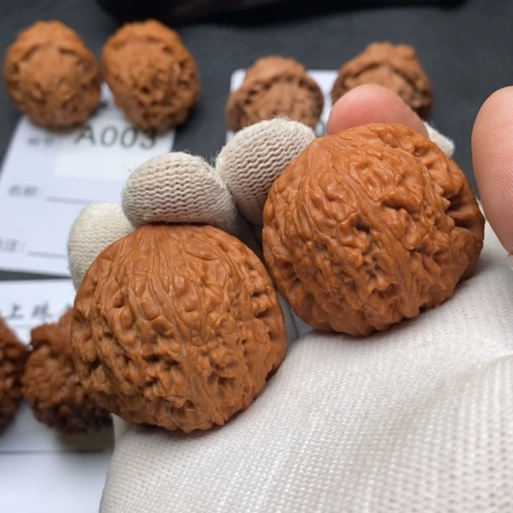 一***町文玩核桃把件绣球