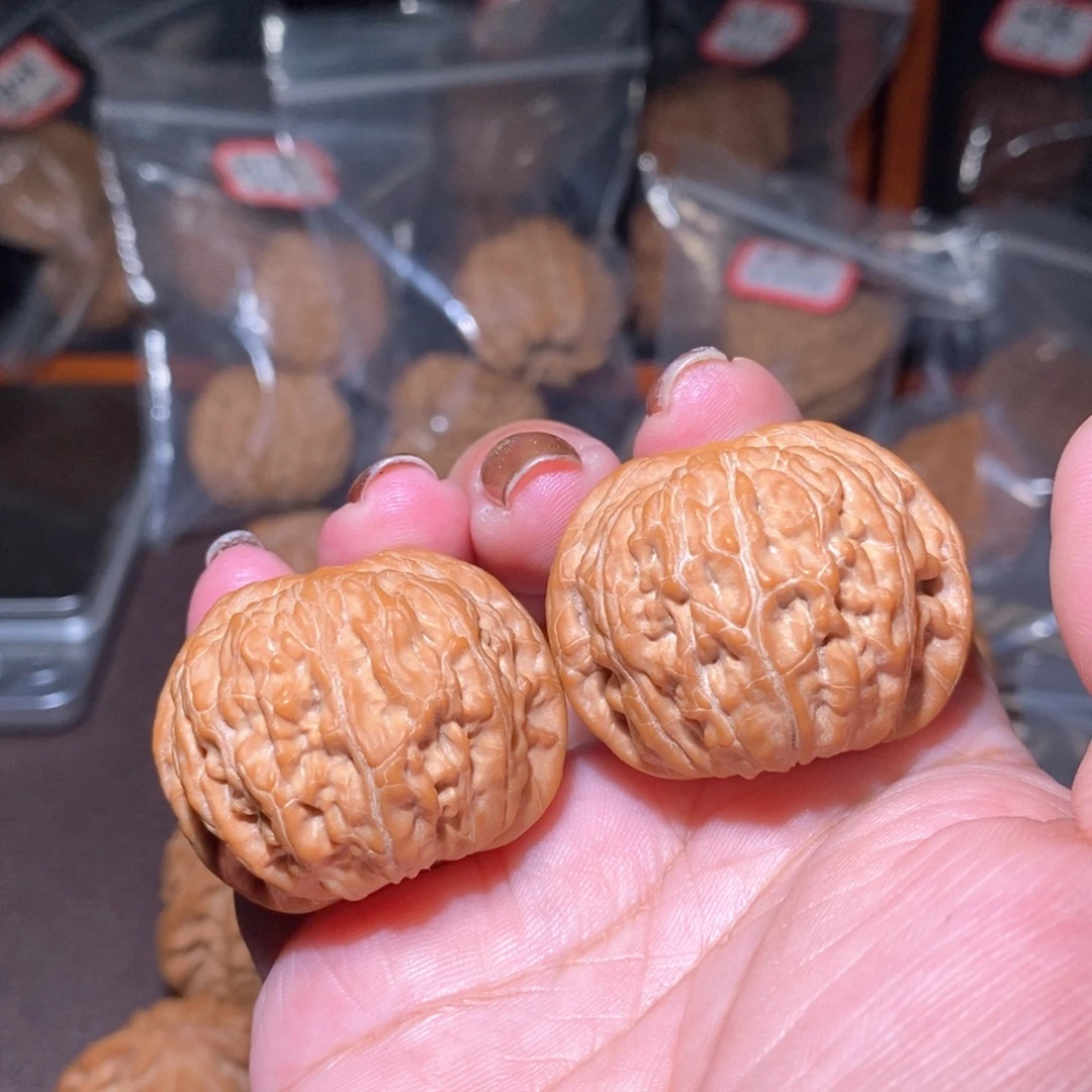 尤***壹文玩核桃把件石子磨