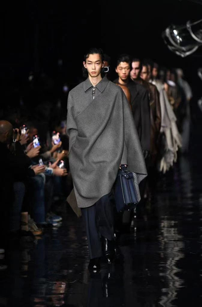 11号链接【花蝴蝶】-2025潮牌休闲百搭重磅T恤纯棉8818